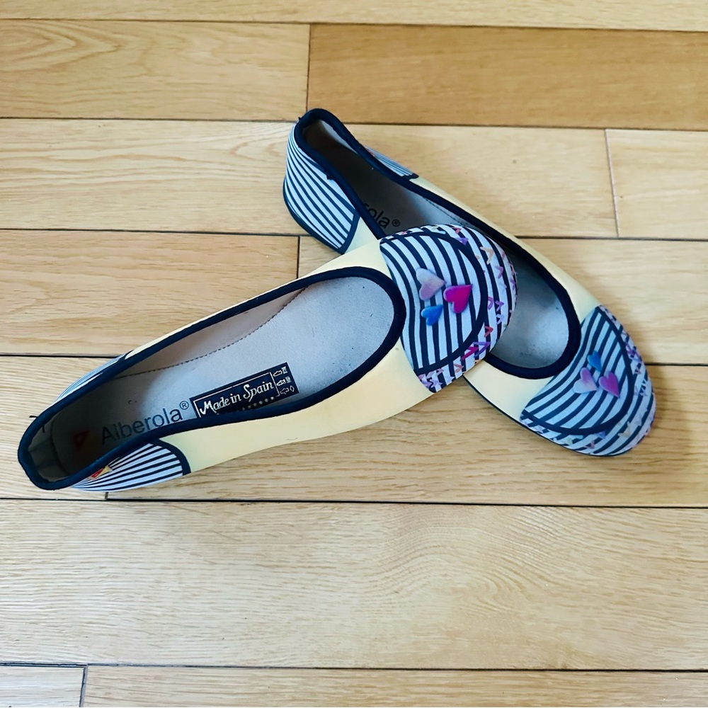 ♥️Striped Yellow and Black Women's Flats/ Slippers